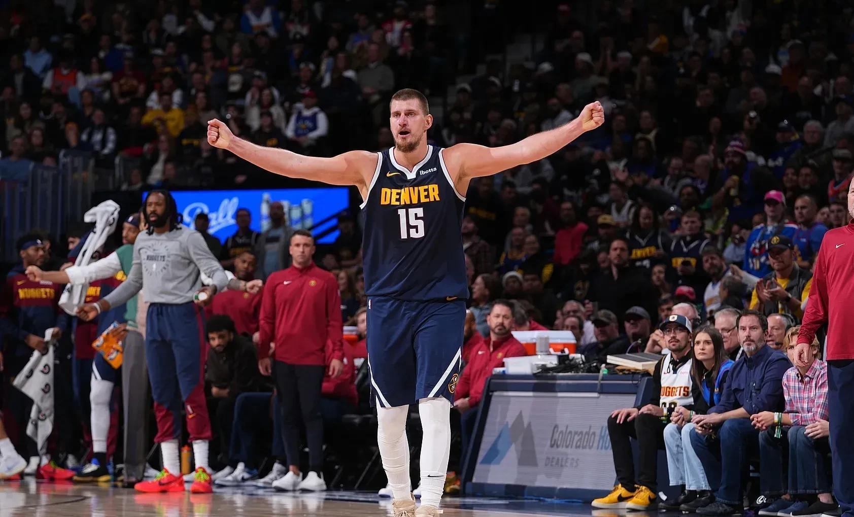 AG官网-NBA-创史！布克2年1.45亿美元提前续约太阳(nba布克合同)