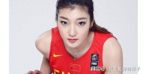AG官网-李梦落选宫鲁鸣顶着巨大压力多数主帅难有此魄力(李梦演的宫二)